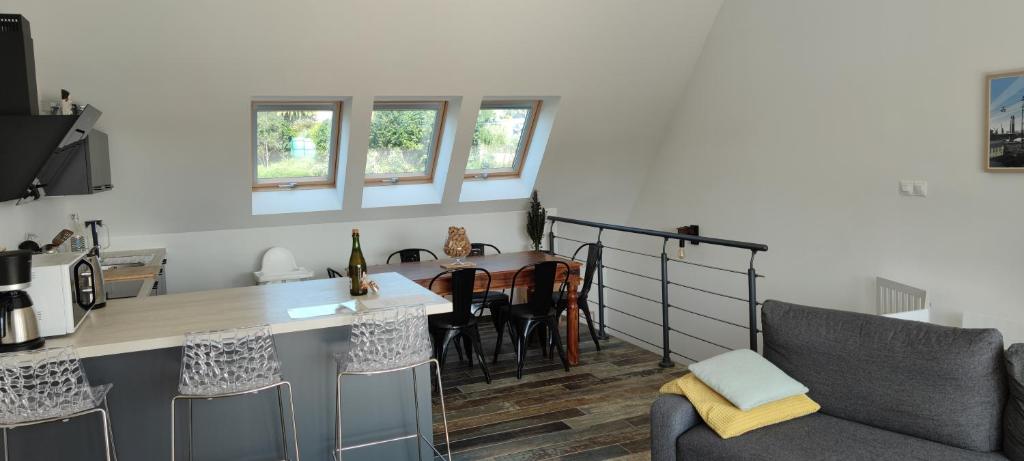 Kuchyň nebo kuchyňský kout v ubytování Les terrasse du rody, vue mer .