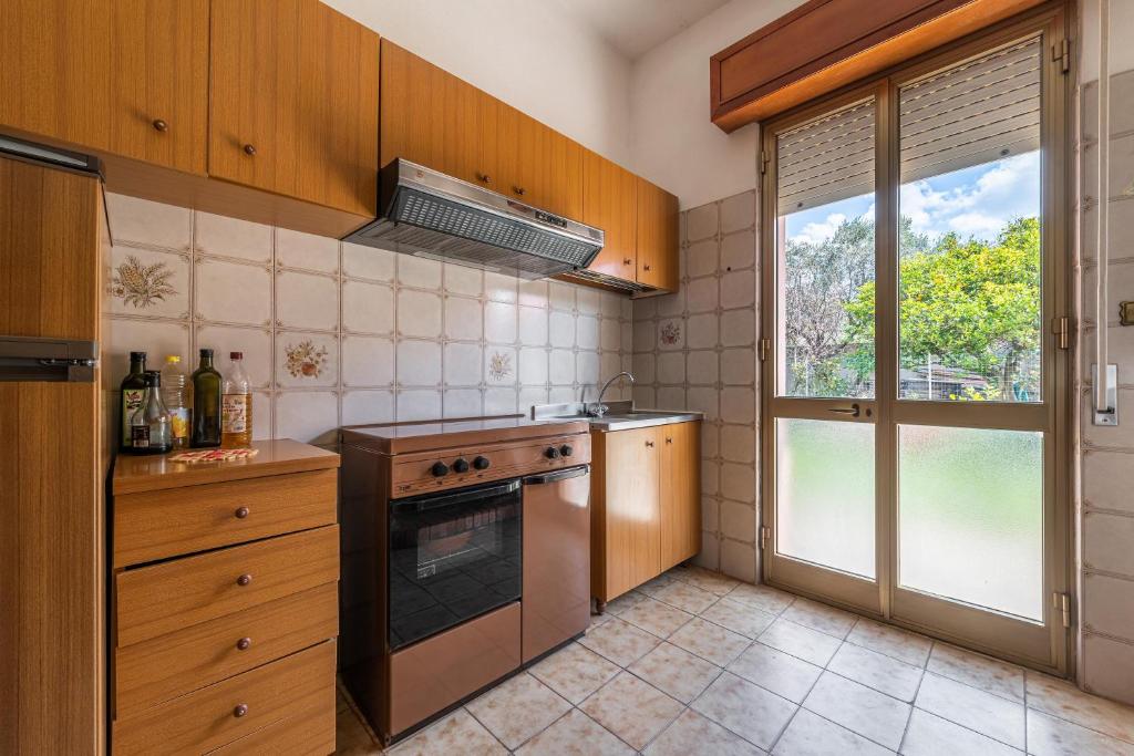 Kuchyňa alebo kuchynka v ubytovaní Casa Vacanze Teulada