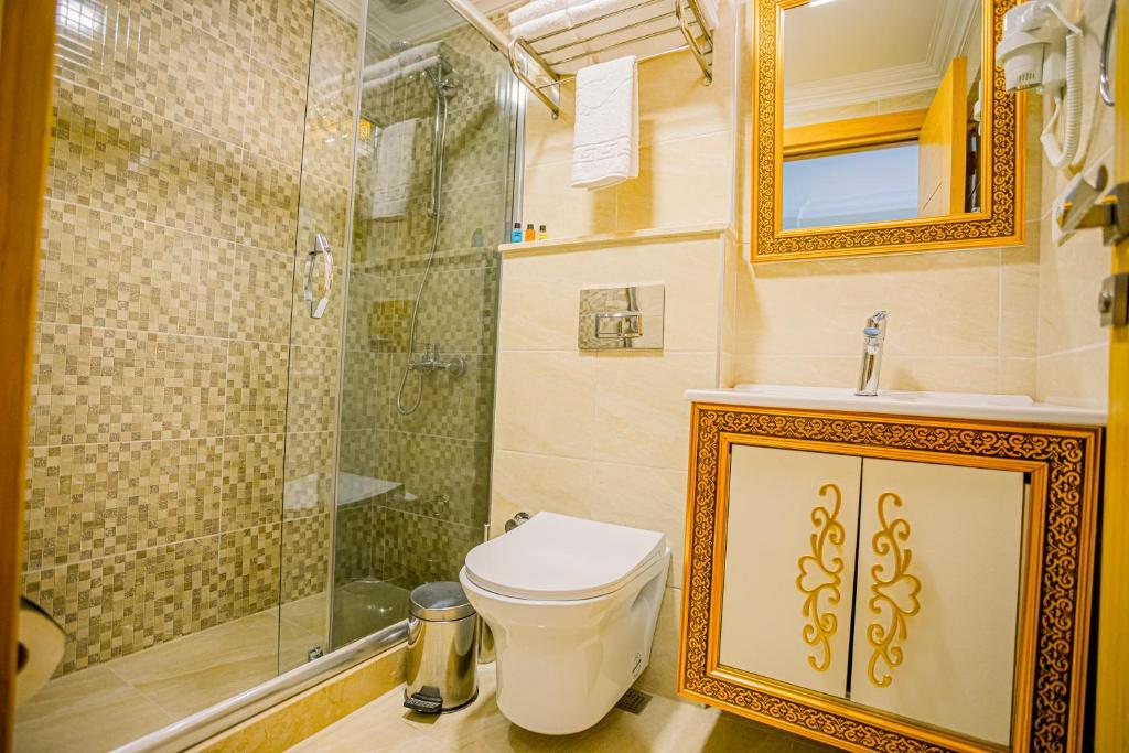 A bathroom at Gülec Konak Hotel