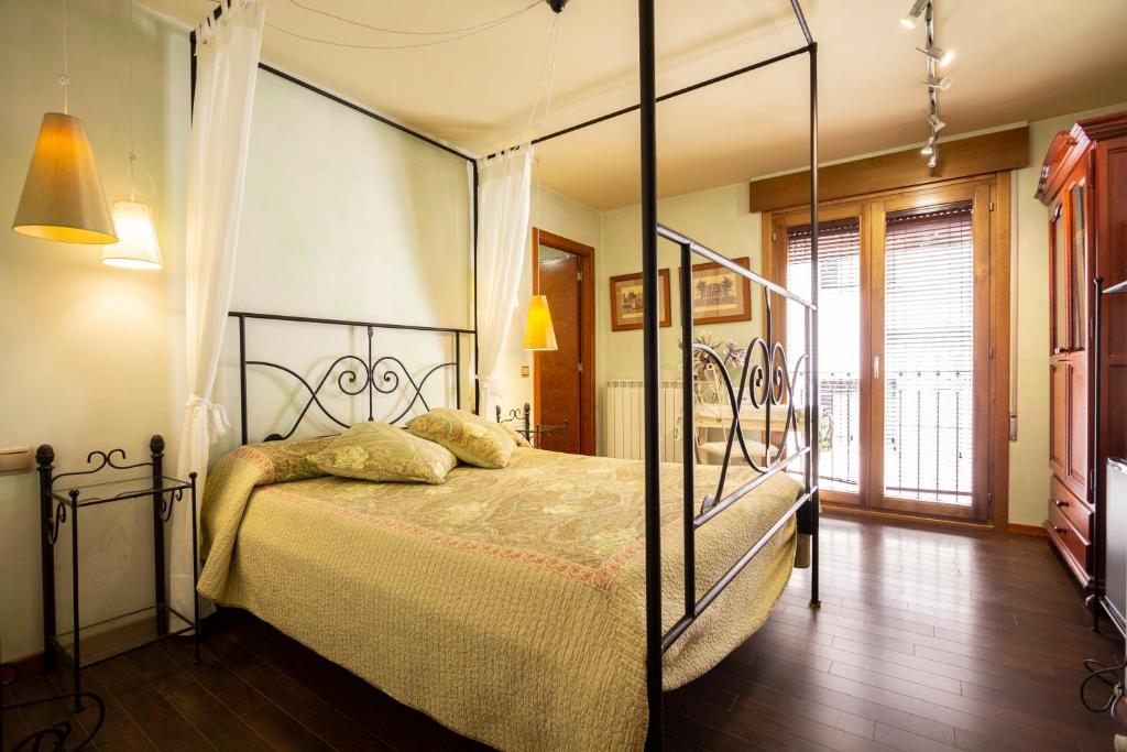 Postel nebo postele na pokoji v ubytování Hostal Los Canteros