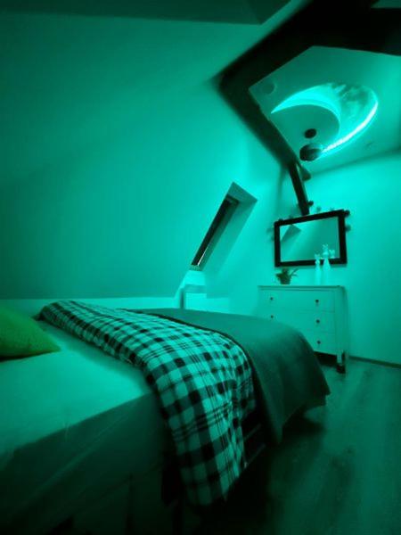 Posteľ alebo postele v izbe v ubytovaní Sudecki apartament