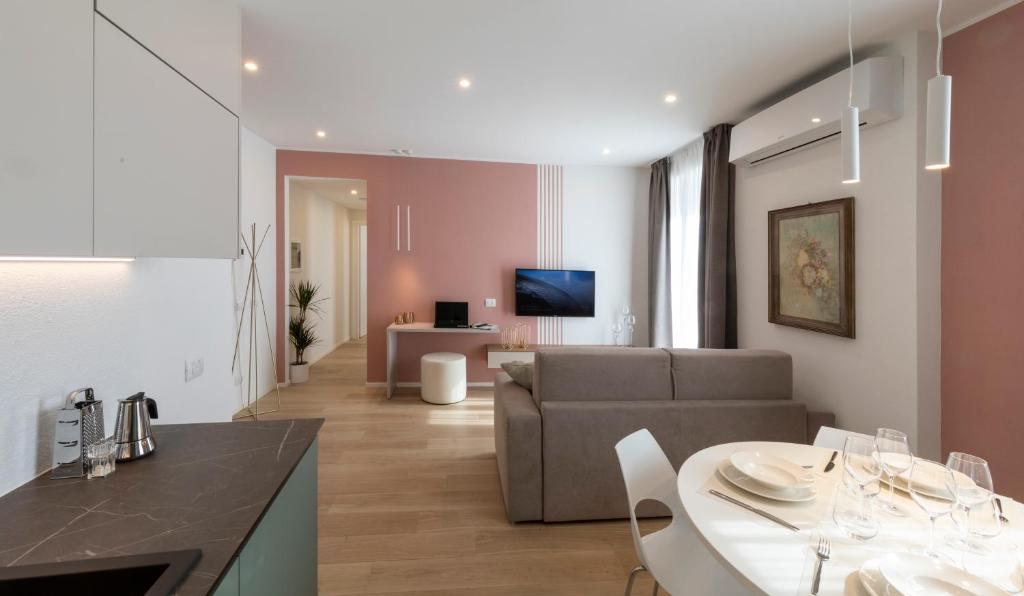 a kitchen and living room with a couch and a table at Residence Casa Coppa Appartamento Flox in Omegna