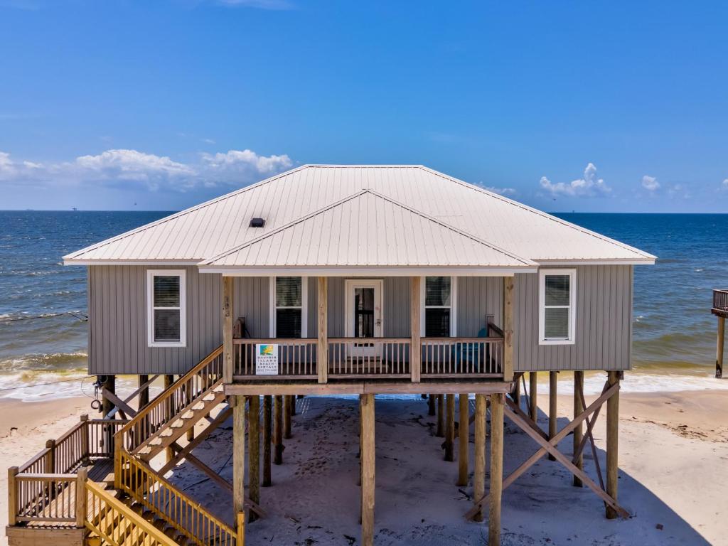 Southern Breeze Gulf front! Pet friendly! Bring the whole family for