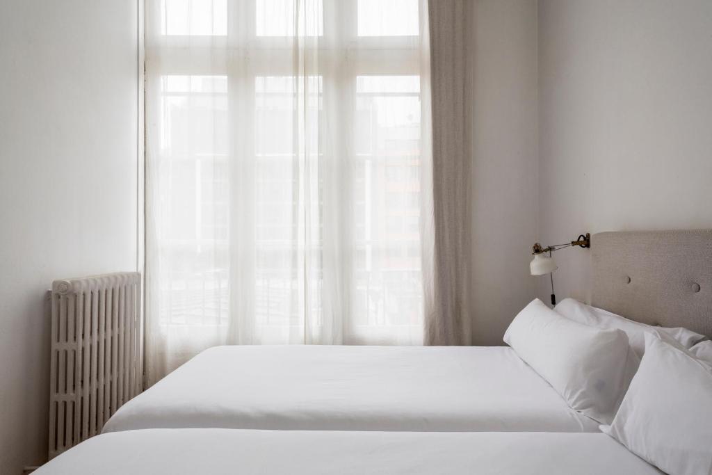 Barcelona Apartment Val - Executive Two-Bedroom Apartment