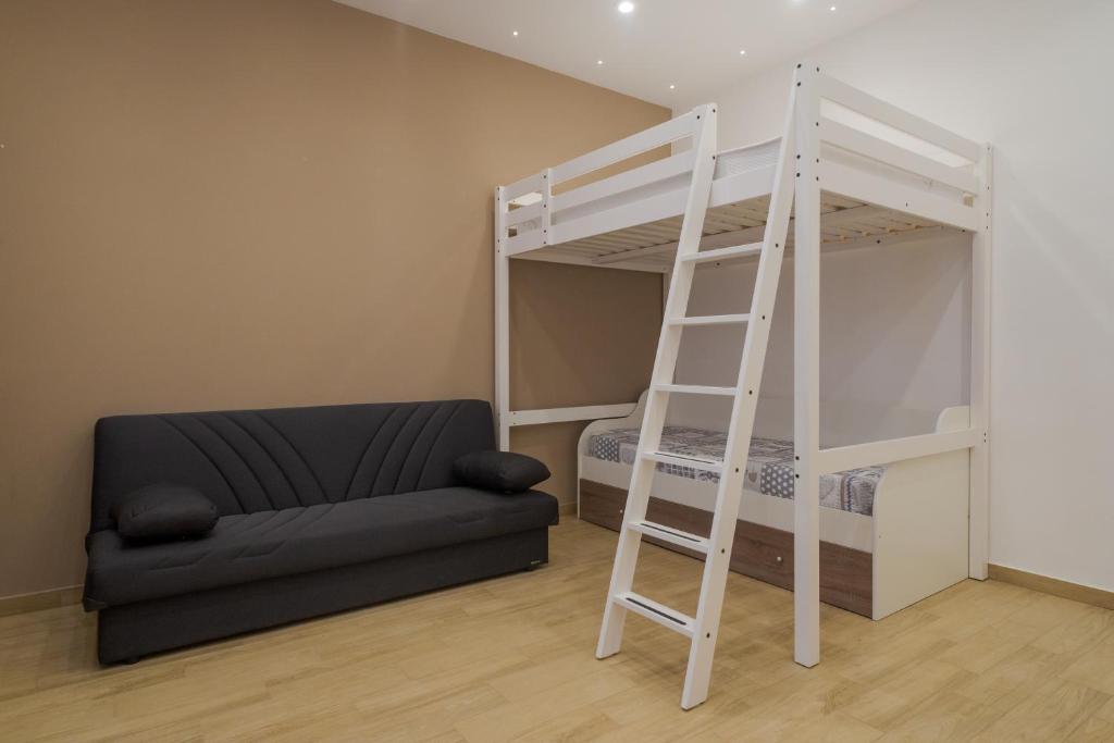 Poschodová posteľ alebo postele v izbe v ubytovaní Barraco's House