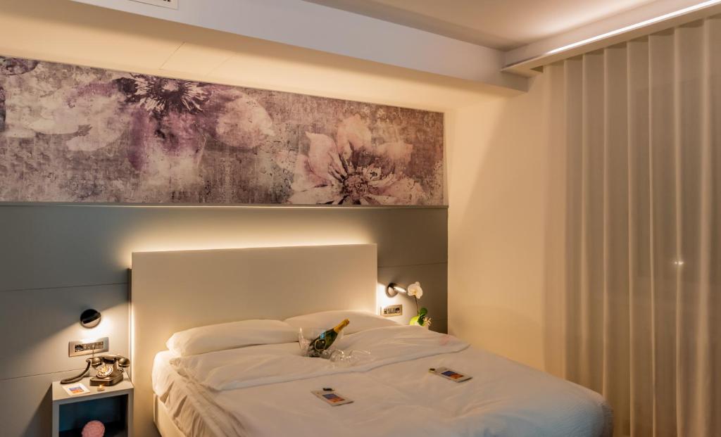 Ένα ή περισσότερα κρεβάτια σε δωμάτιο στο Hotel Shangri-La