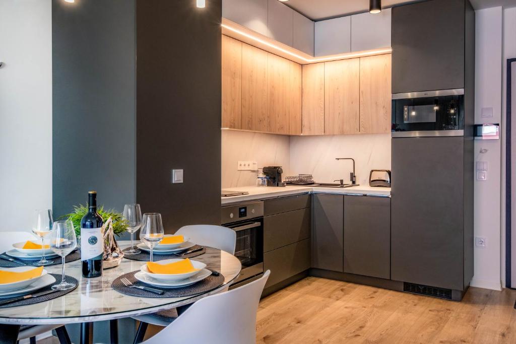 A kitchen or kitchenette at MyFlat Coral Beach Apartment