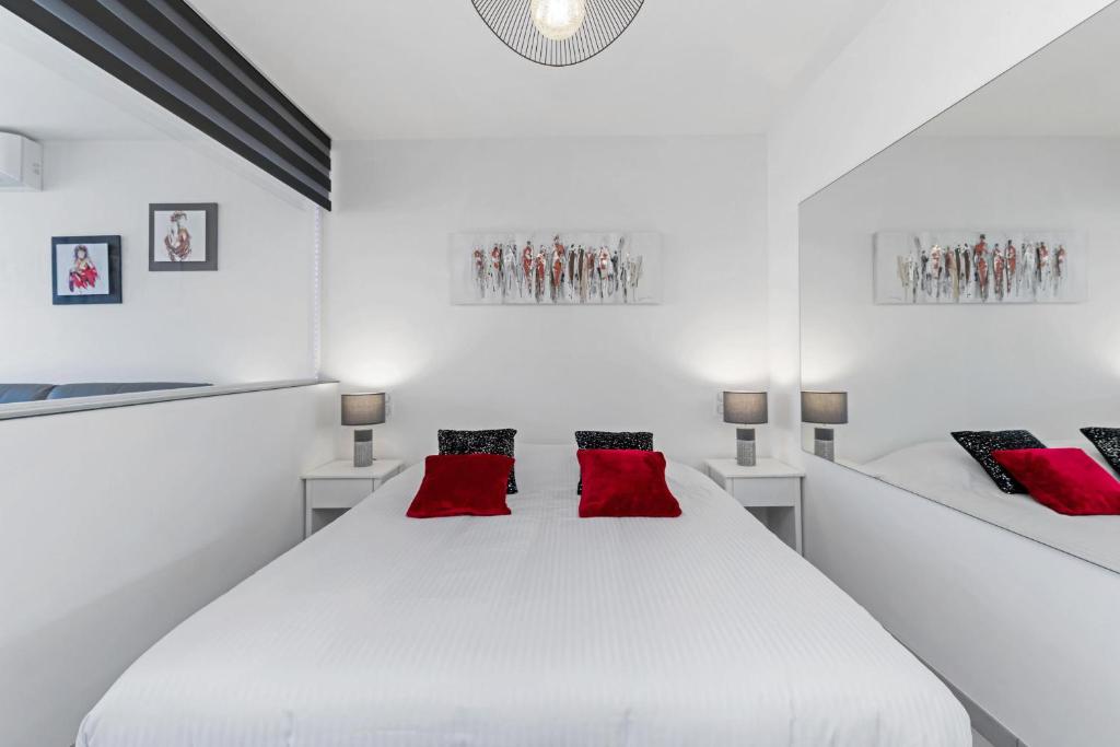 Säng eller sängar i ett rum på Village Naturiste R4N - Le Rocca V Héliopolis Luxe