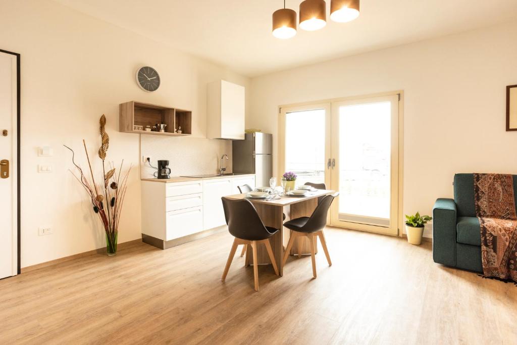 Kuchyňa alebo kuchynka v ubytovaní BORGOROMA - Business & Apartments