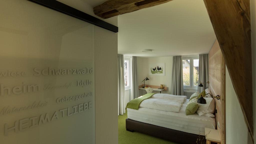 Postel nebo postele na pokoji v ubytování Landhotel Gasthaus zum Pflug