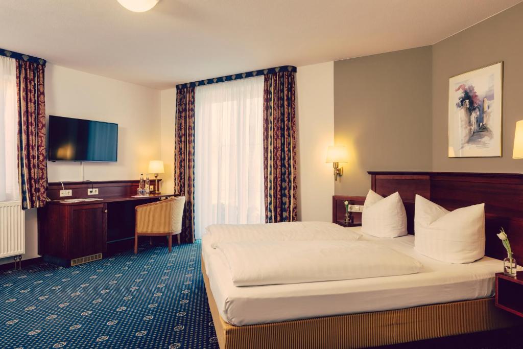 Postel nebo postele na pokoji v ubytování Landhotel Hallnberg