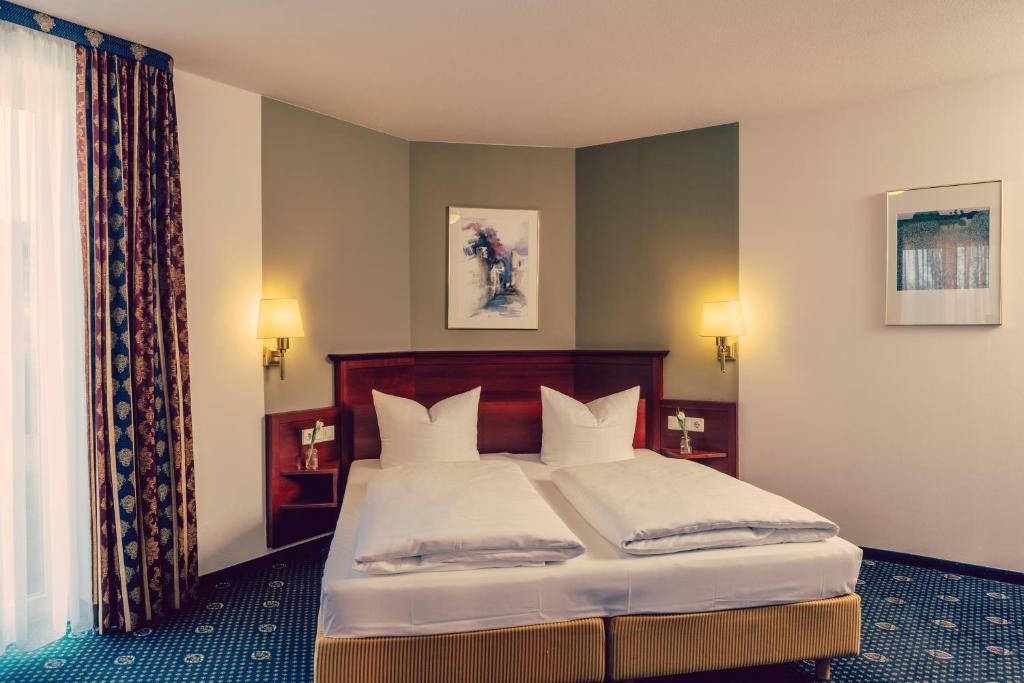 Postel nebo postele na pokoji v ubytování Landhotel Hallnberg