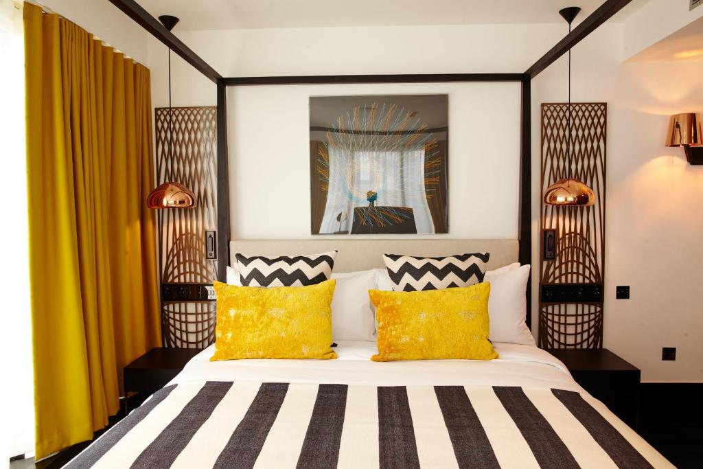 Hotel Indigo London Tower Hill, an IHG Hotel - Standard King Room With City View