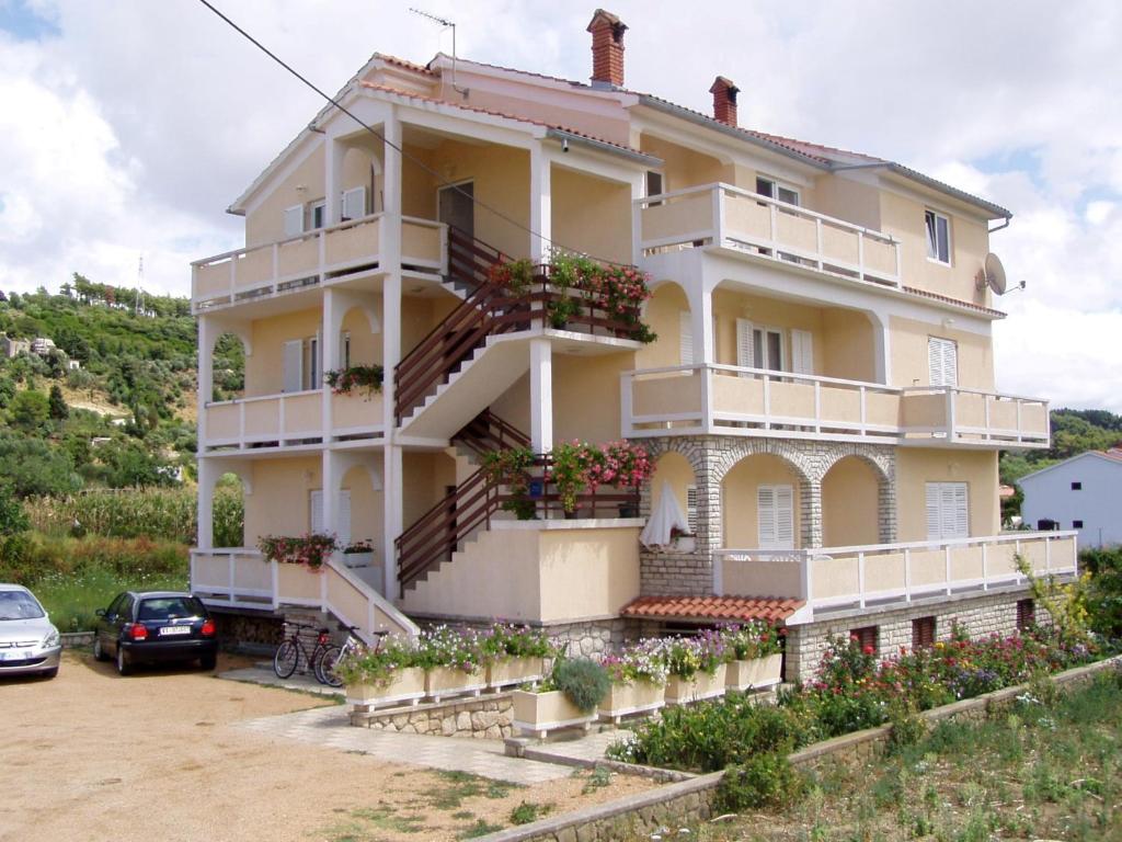 Budova, kde se apartmán nachází