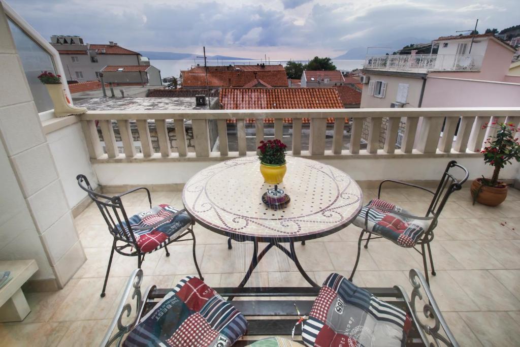 Balkón alebo terasa v ubytovaní House Kvin