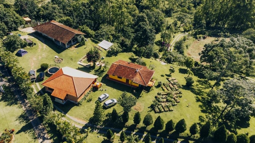 an aerial view of a house with a yard at Projeto MAARA in Nova Friburgo
