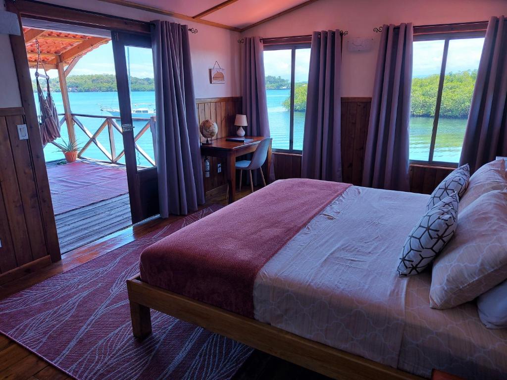 Postel nebo postele na pokoji v ubytování The Sunsetter Bed & Breakfast