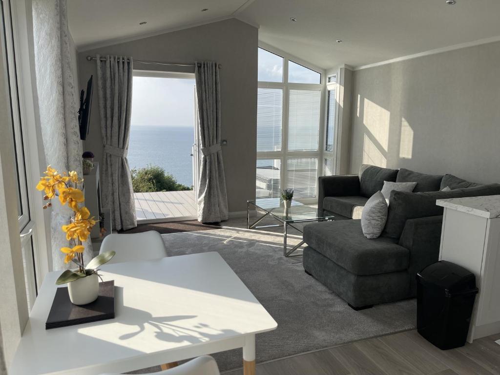 Χώρος καθιστικού στο Sea Breeze Lodge