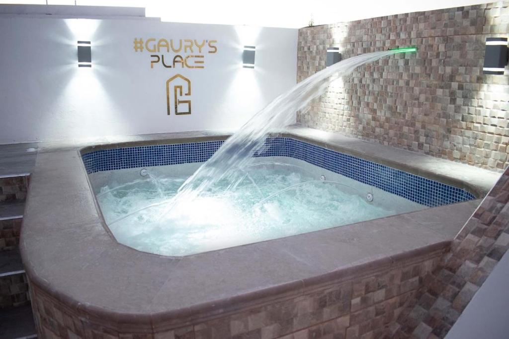 Gaurysplace. Exclusive Apt w/ Private terrace, jacuzzi, BBQ, wifi and more. - Housity