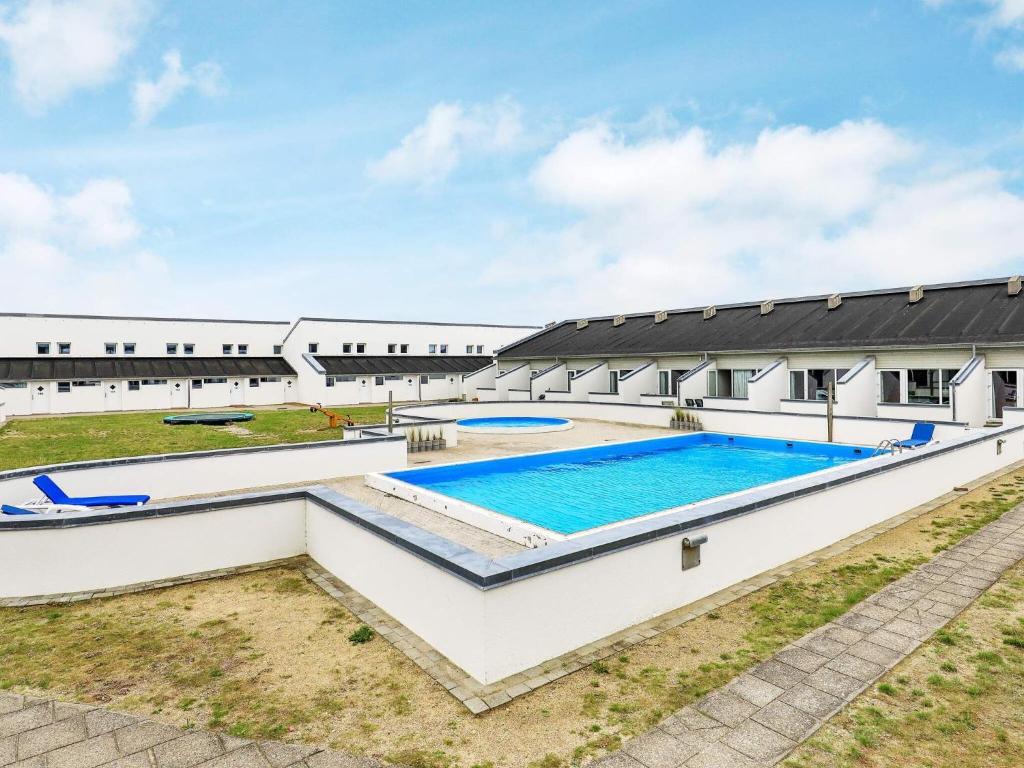 Bazén v ubytování Apartment Brovst VIII nebo v jeho okolí