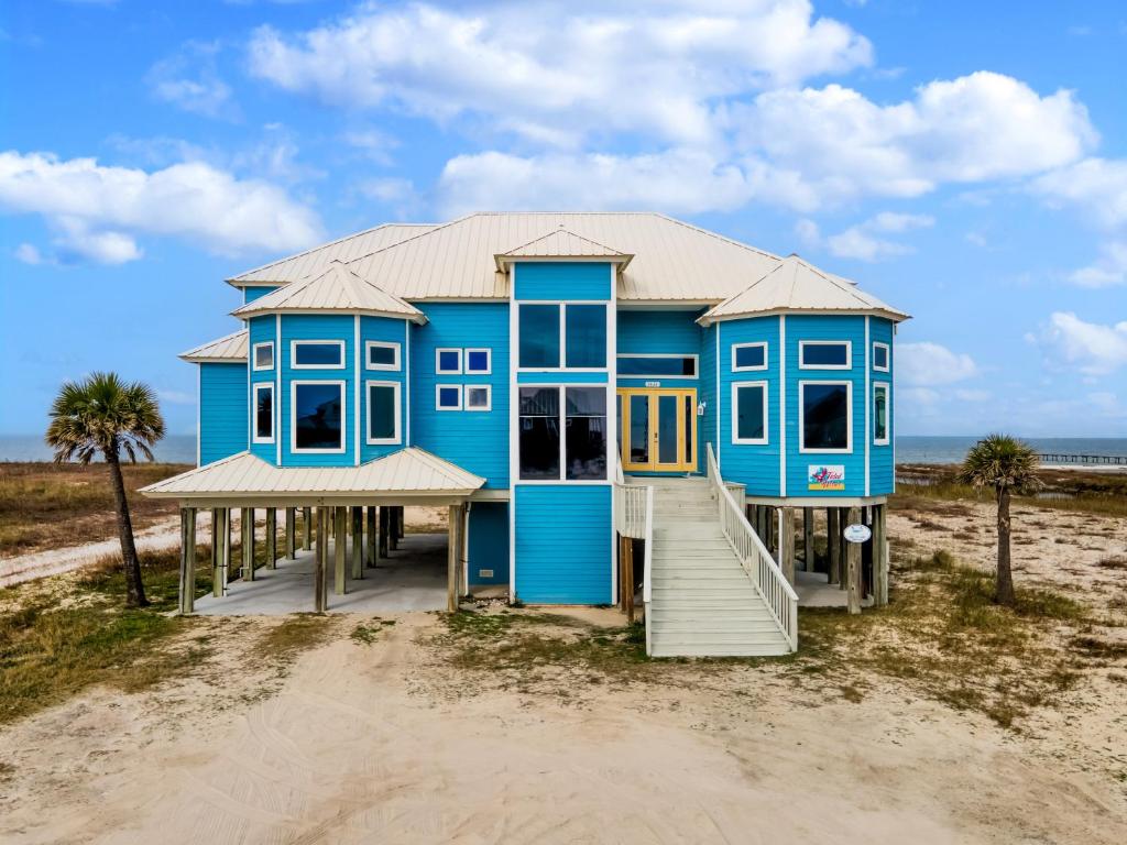 Tidal Wave Big and Bold Bayfront Beauty! Perfect for the whole family