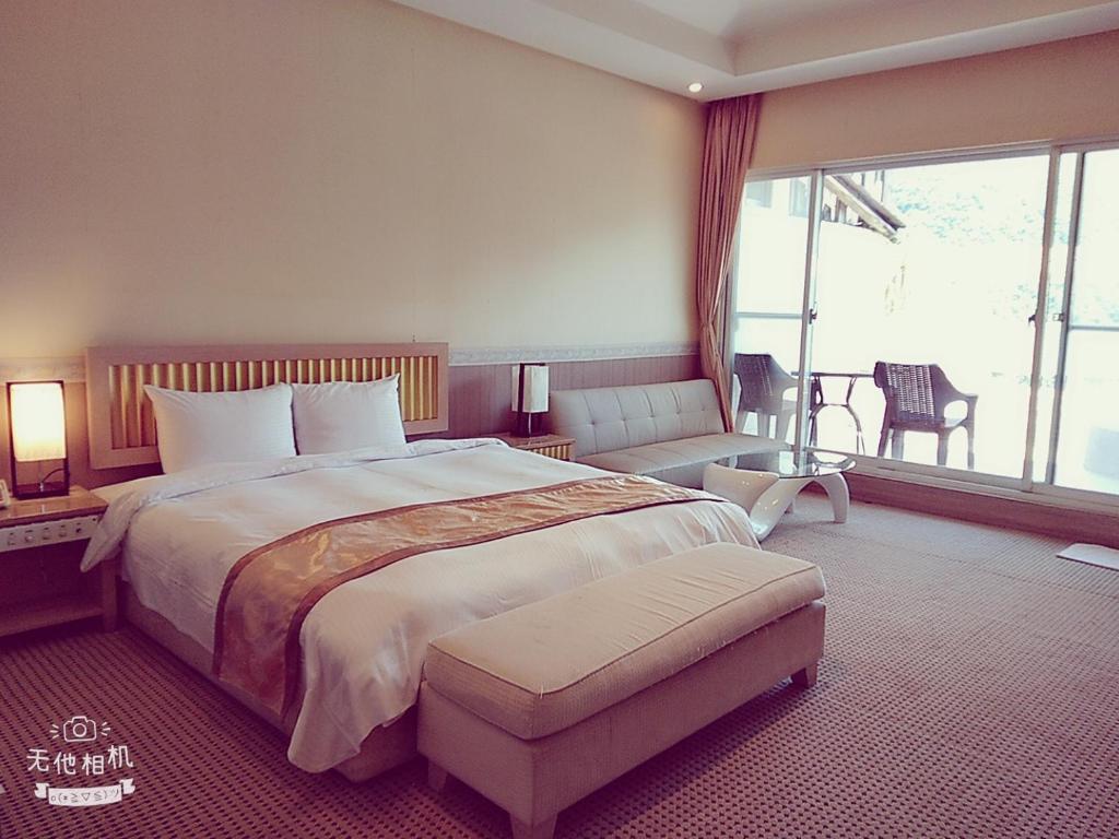 Postel nebo postele na pokoji v ubytování Mi Jing Garden Spring Resort