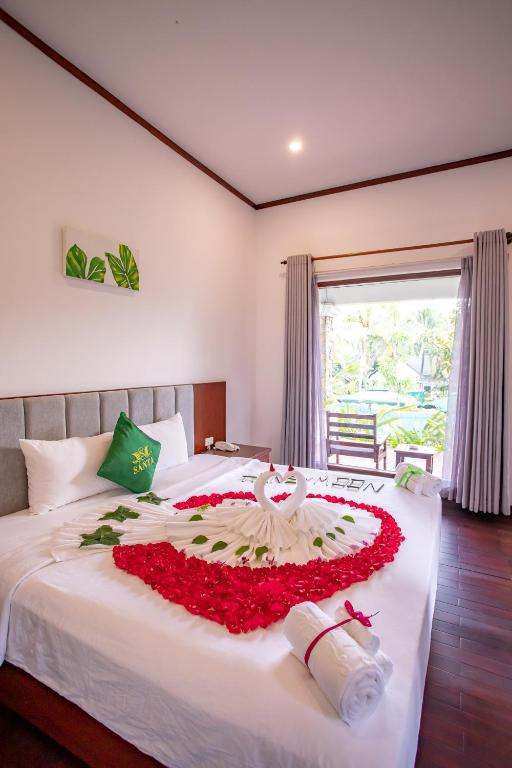 Phòng Có Giường Cỡ King Nhìn Ra Hồ Bơi