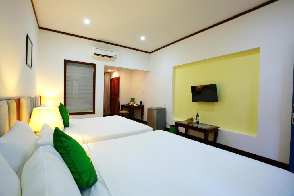 Phòng 3 Người Nhìn Ra Vườn