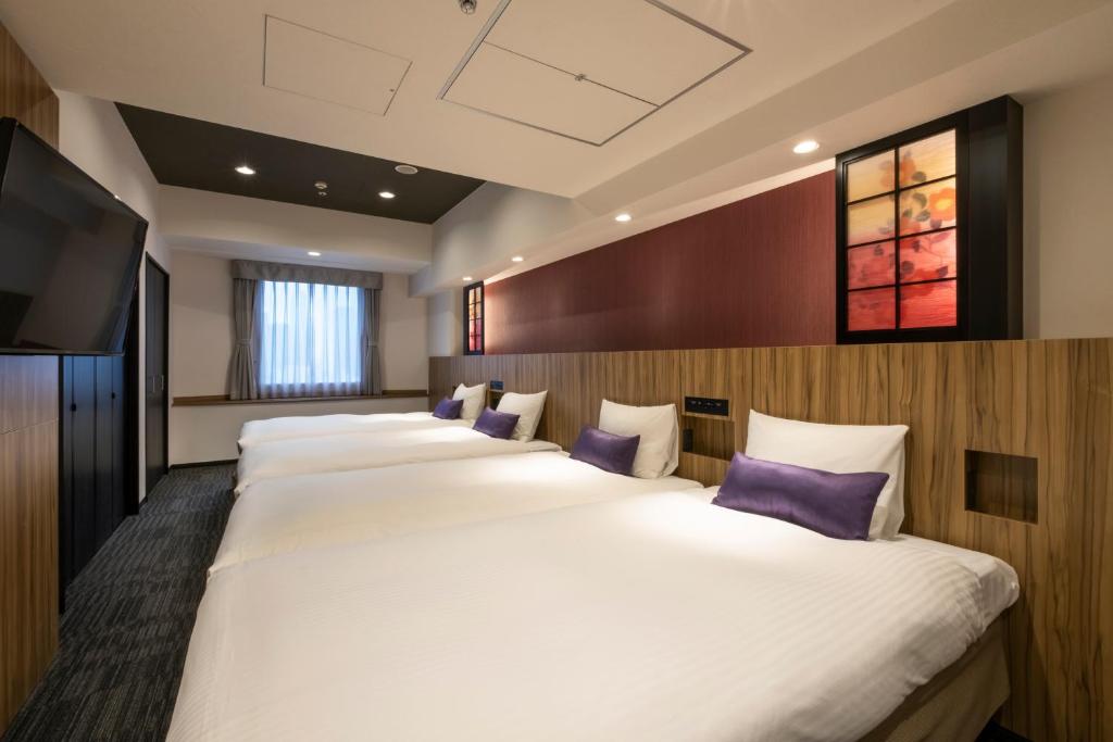 Postel nebo postele na pokoji v ubytování Hundred Stay Tokyo Shinjuku
