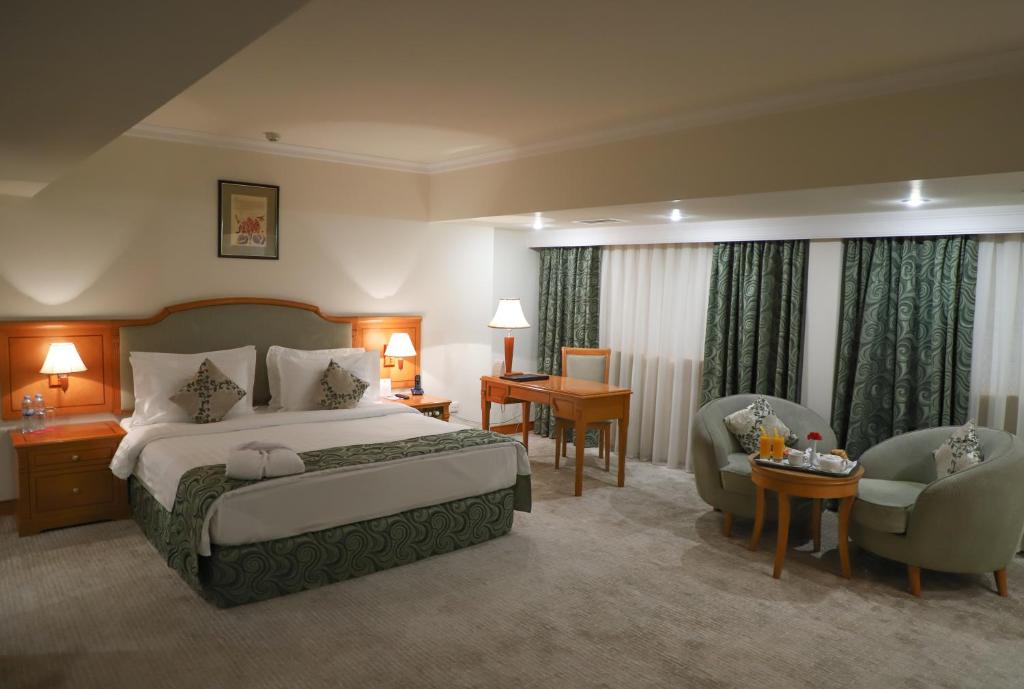Ramada by Wyndham Tashkent - Salle De Roi Premium