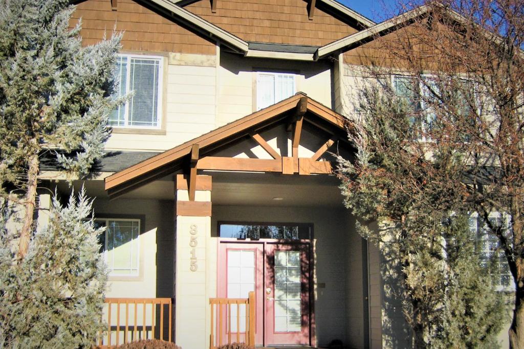 Living Large in Eagle Crest, Redmond (updated prices 2024)