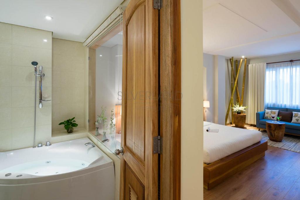 Suite Có Giường Cỡ King Kèm Trà Chiều