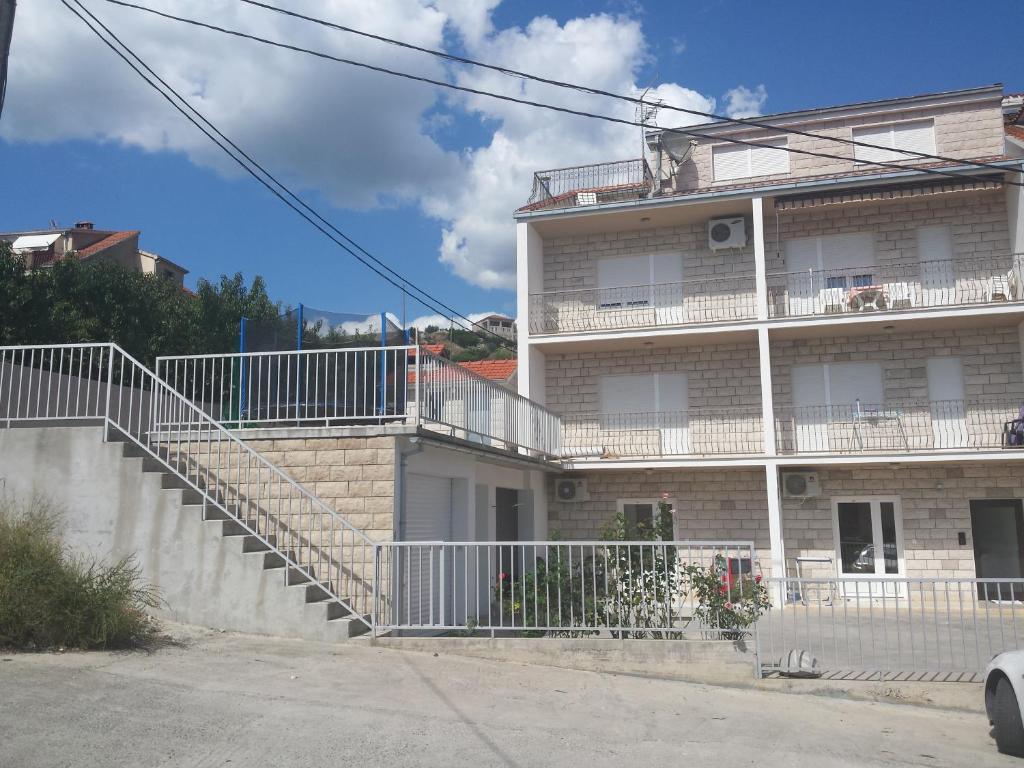 Budova, v ktorej sa apartmán nachádza