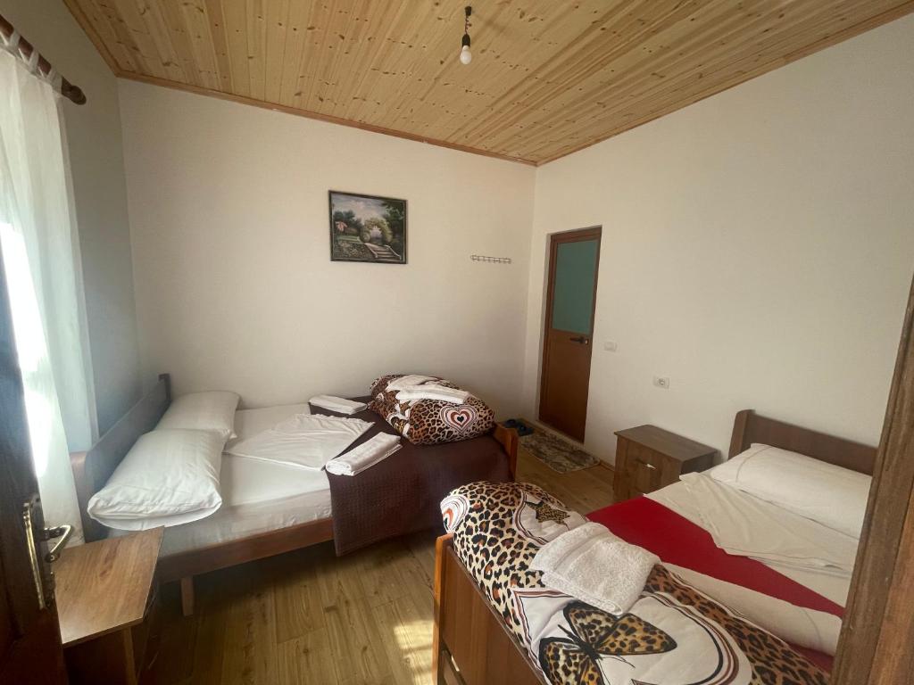 Letto o letti in una camera di GUEST HOUSE “ Center Theth “