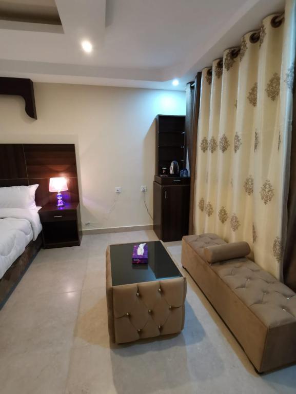 Postel nebo postele na pokoji v ubytování Nice View Hotel فندق الأطلالة الجميلة للعائلات فقط
