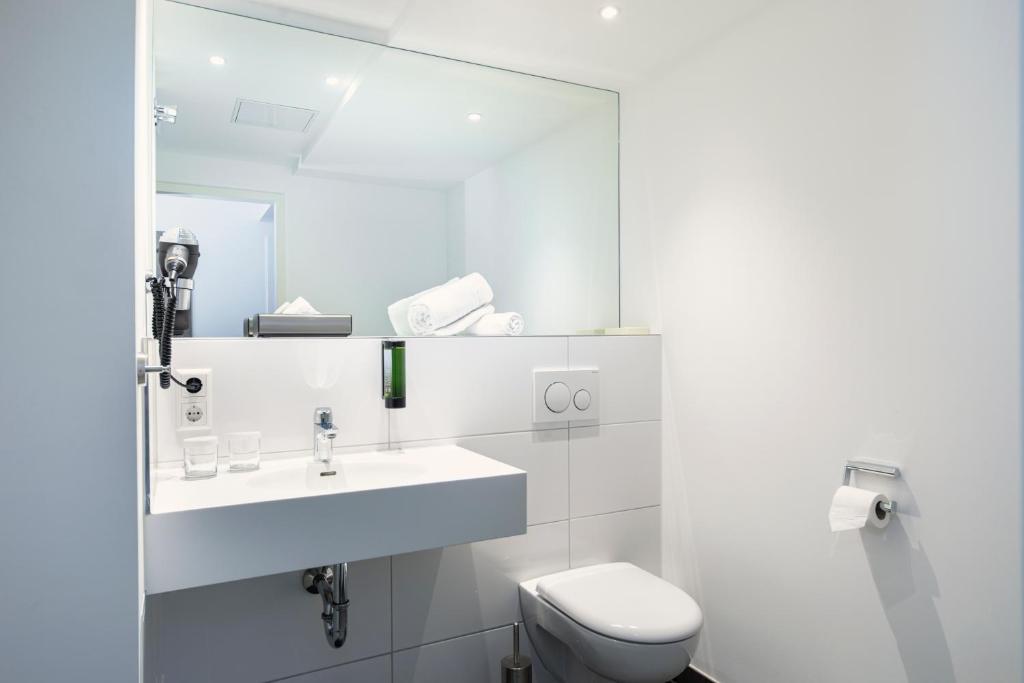 Un baño de ACHAT Hotel Stuttgart Zuffenhausen