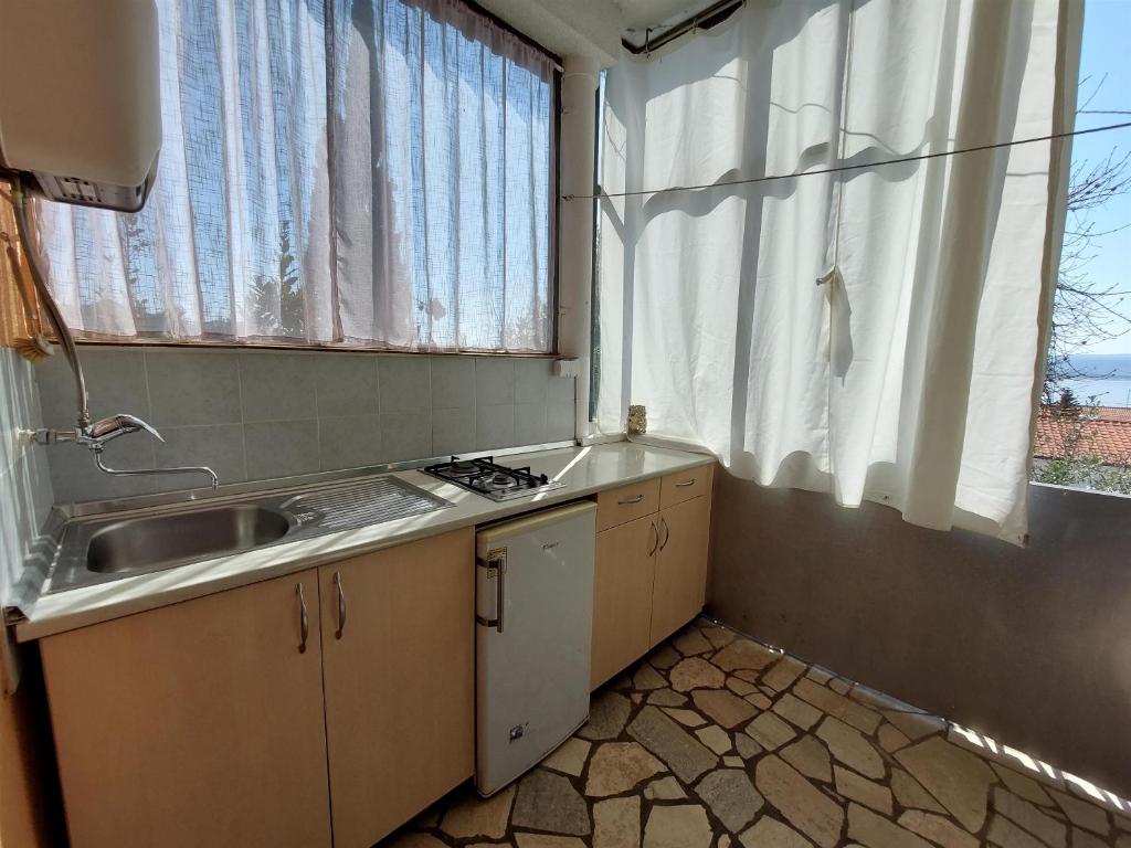Kuchyň nebo kuchyňský kout v ubytování Apartments Faran