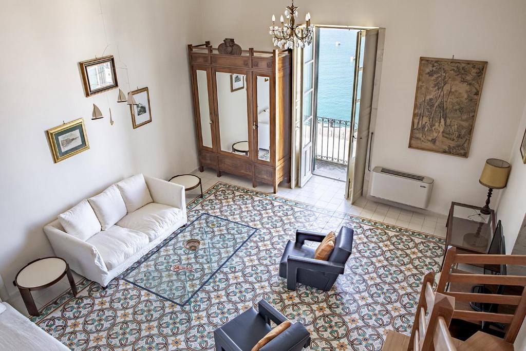 A seating area at Duplex sul porto grande by Wonderful Italy