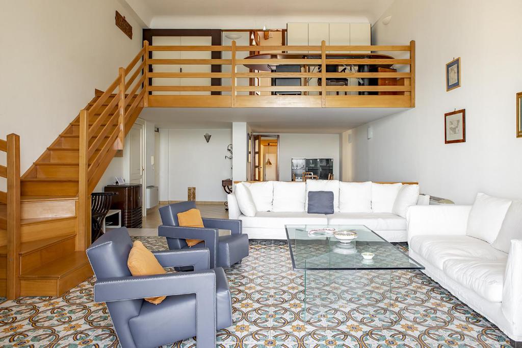 A seating area at Duplex sul porto grande by Wonderful Italy