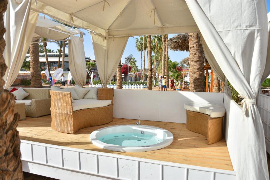 Balkón nebo terasa v ubytování Seti Sharm Palm Beach Resort Families and couples only