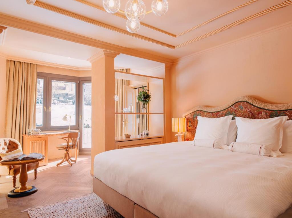 Postel nebo postele na pokoji v ubytování BEAUSiTE Zermatt