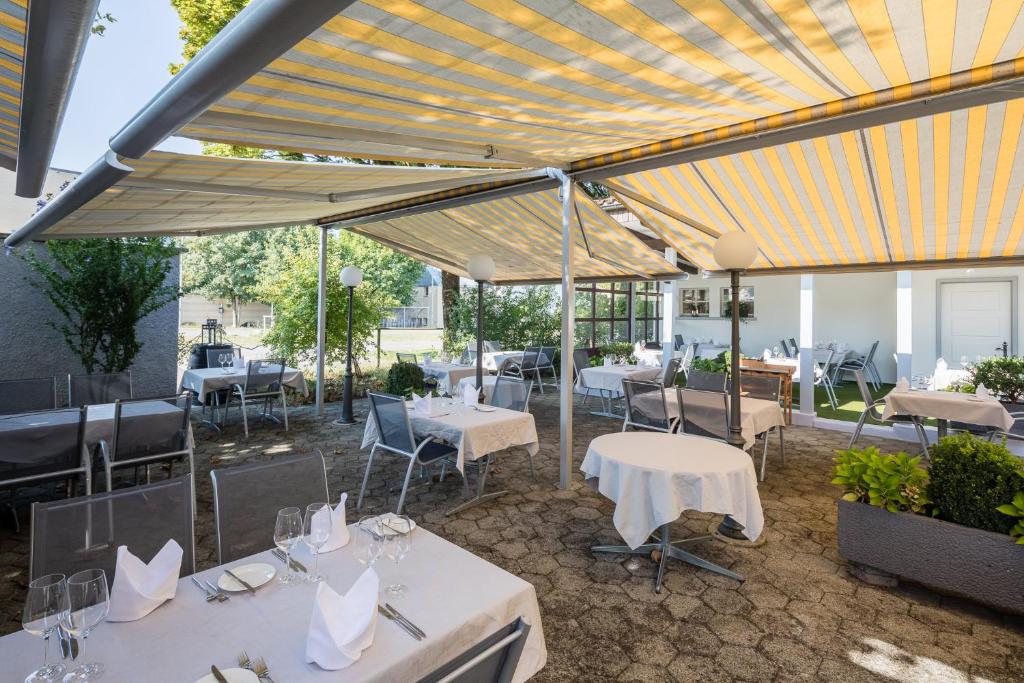 Restaurace v ubytování Hotel Bären Suhr