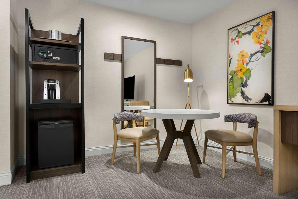 Sonesta Silicon Valley - Mobilité Accessible - Suite King Executive Avec Baignoire
