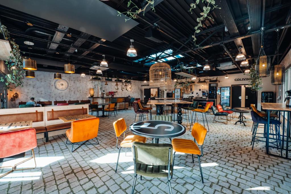 COWOOL AVIGNON - Resim 3