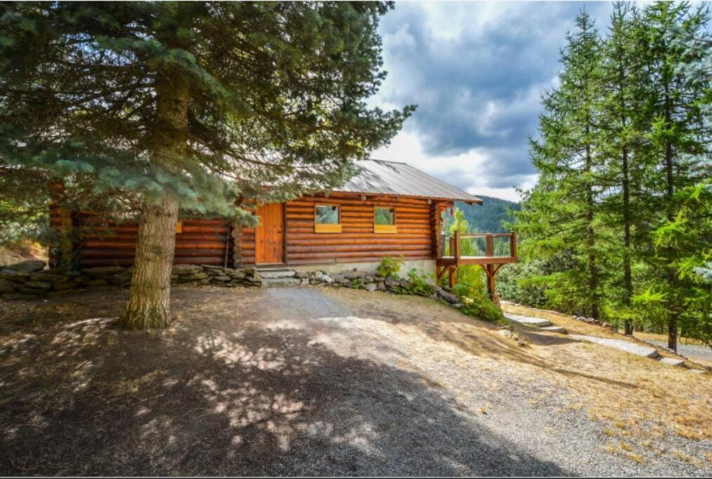 Grae’s Amazing Wooden Rustic Vacation House