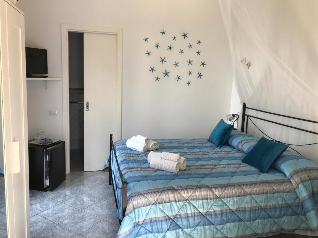 Una cama o camas en una habitación de Zia Yaya