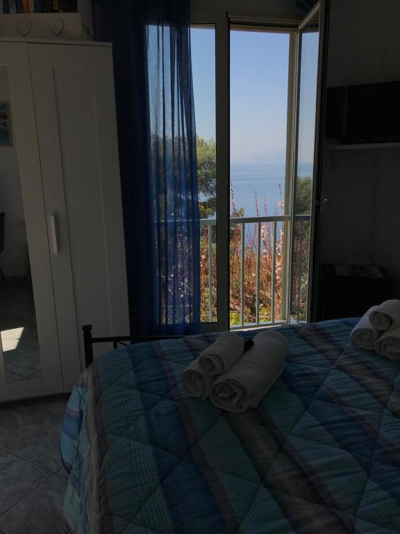 Una cama o camas en una habitación de Zia Yaya