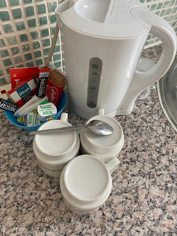 
Single Room with Shared Shower and Toilet
