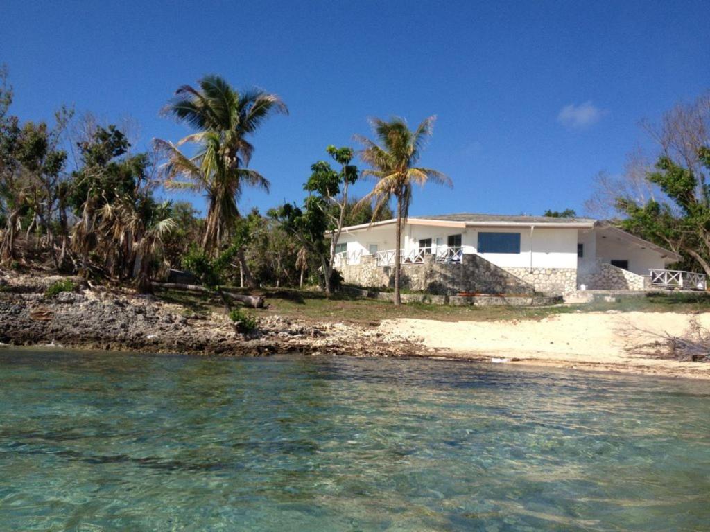 Holiday home Pau Pau Beach Estate by Eleuthera Vacation Rentals