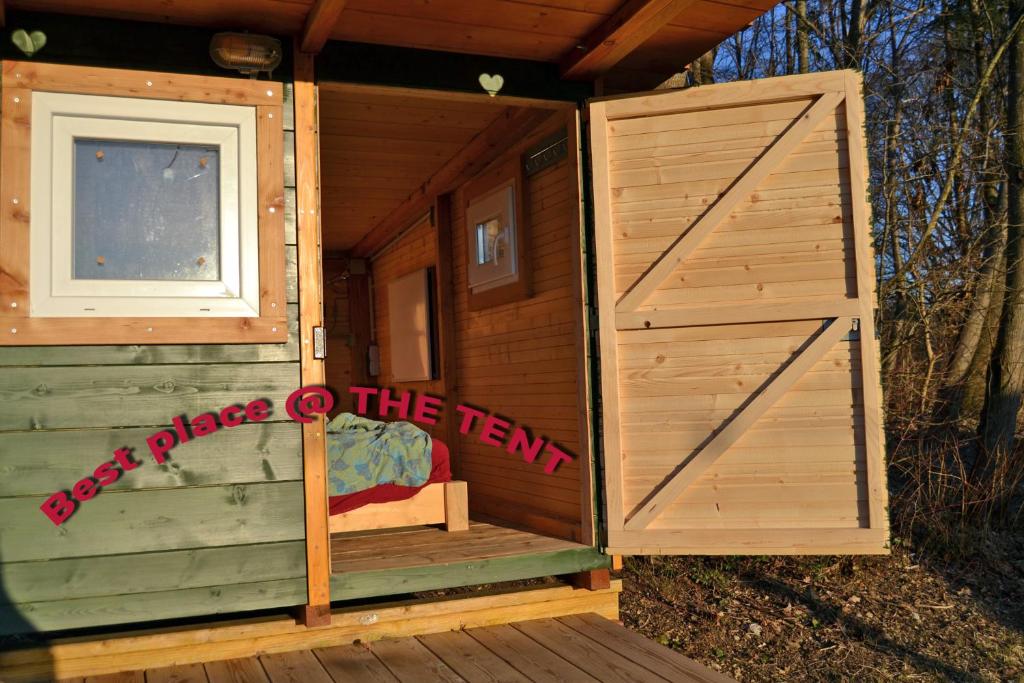 Fotografie z fotogalerie ubytování THE TENT - Youth Only - Buchung leider nur bis 30 Jahre möglich! v Mnichově